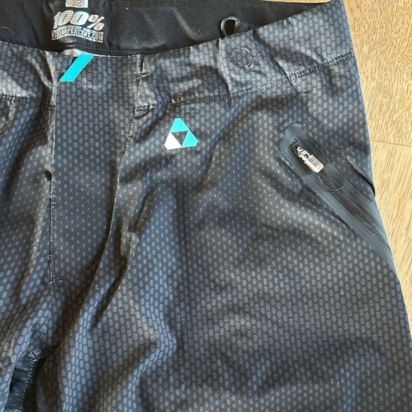 100% riding shorts - Picture 6 of 13